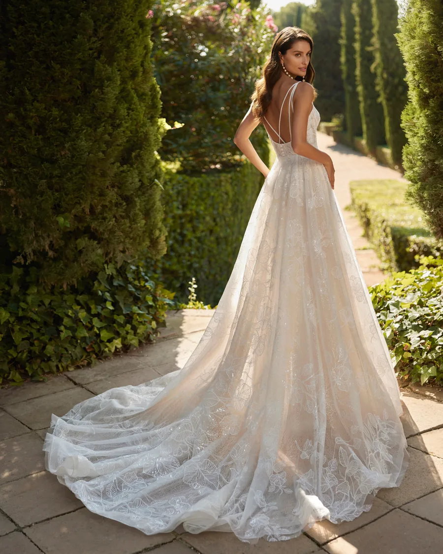 Devine, Adriana Alier