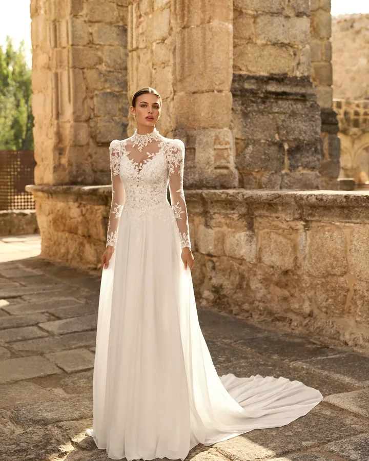 Adriana Alier — robe Papiro