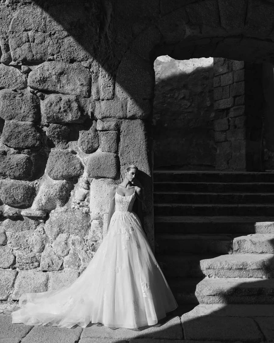 Robe de mariée Perfume, Adriana Alier, silhouette fluide