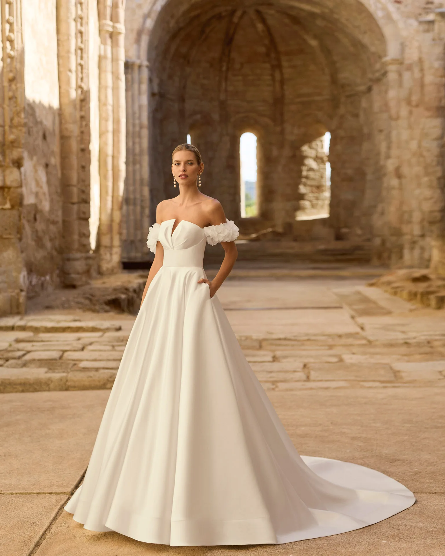 Robe de mariée Pluma, Adriana Alier, silhouette princesse