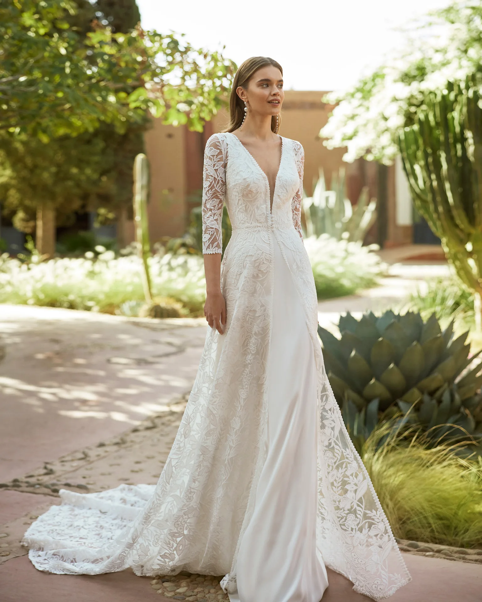 Robe de mariée Ludmila, Alma Novia, silhouette fourreau