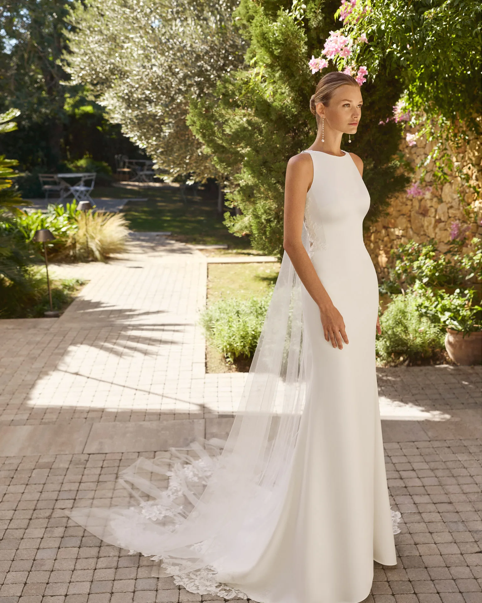 Robe de mariée Matea, Alma Novia, silhouette droite